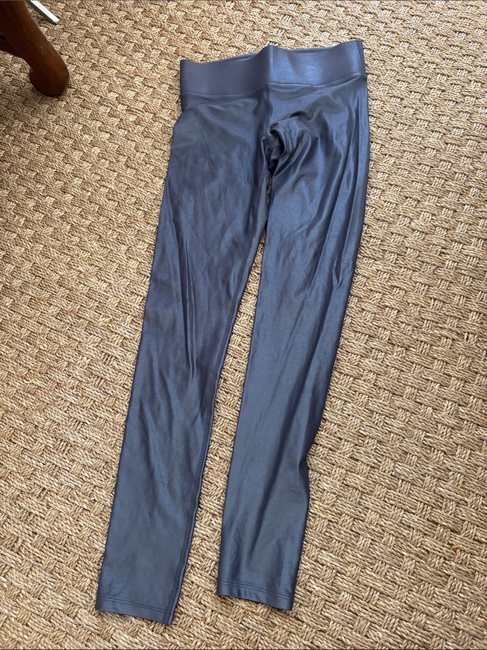 Carbon38 silver shiny leggings size small like new